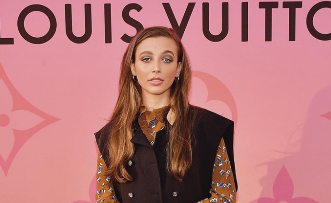 Emma Chamberlain làm Friend of the house của Louis Vuitton.