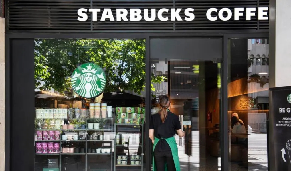 Khách hàng tìm đến Starbucks không chỉ vì chất lượng mà còn là trải nghiệm và không gian.